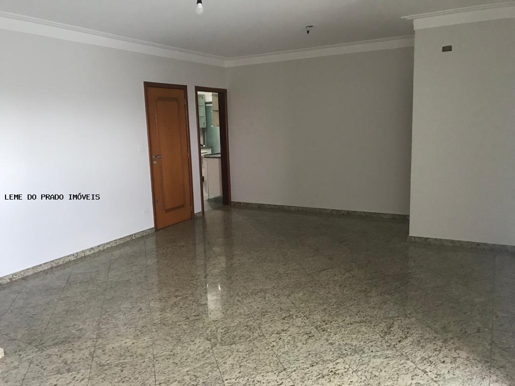 Apartamento à venda com 3 quartos, 137m² - Foto 1