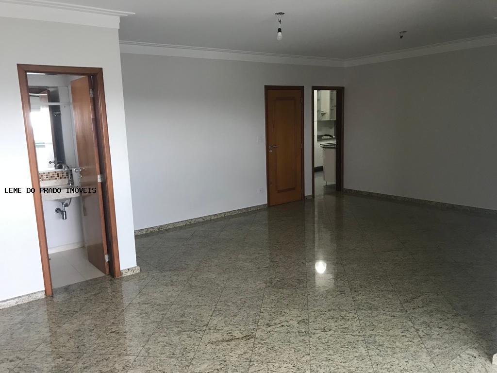 Apartamento à venda com 3 quartos, 137m² - Foto 2