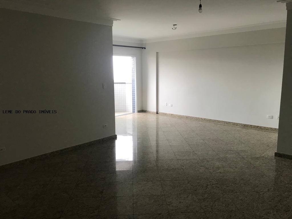 Apartamento à venda com 3 quartos, 137m² - Foto 4