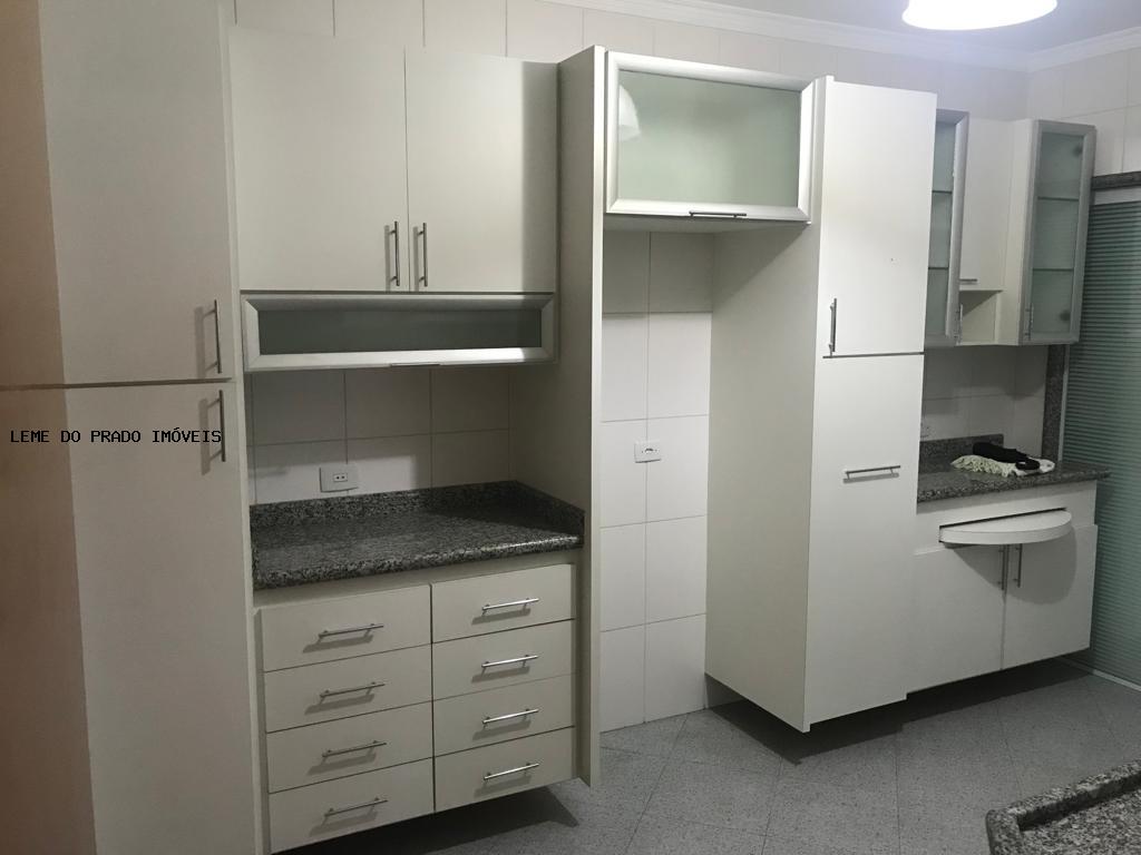 Apartamento à venda com 3 quartos, 137m² - Foto 9