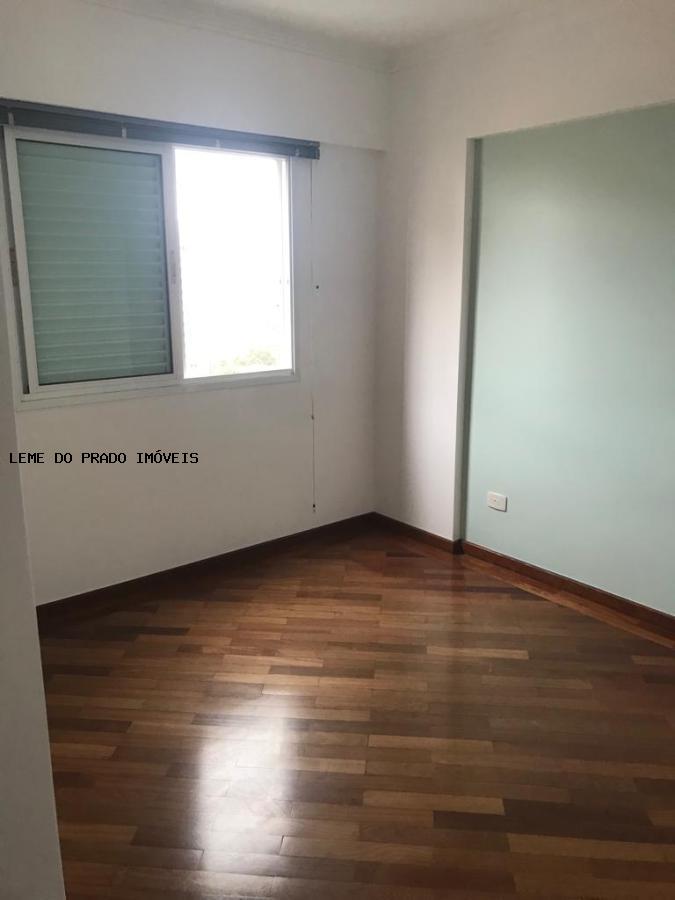 Apartamento à venda com 3 quartos, 137m² - Foto 18