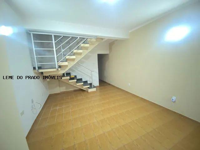 Sobrado à venda com 3 quartos, 180m² - Foto 1