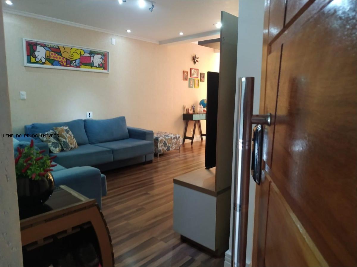 Sobrado à venda com 3 quartos, 189m² - Foto 1