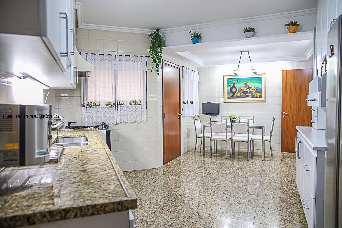 Apartamento à venda com 3 quartos, 207m² - Foto 1