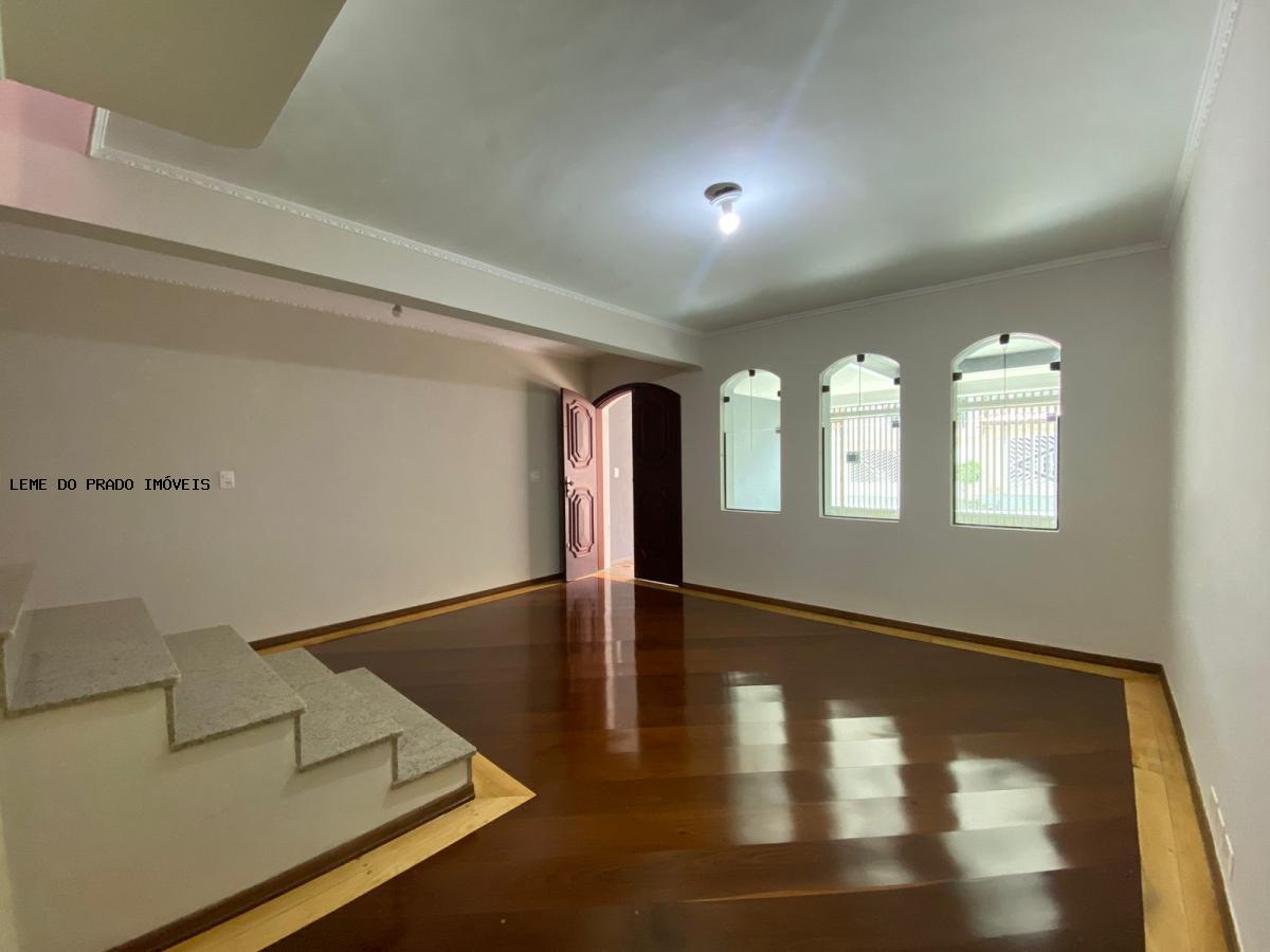 Sobrado à venda com 3 quartos, 118m² - Foto 1