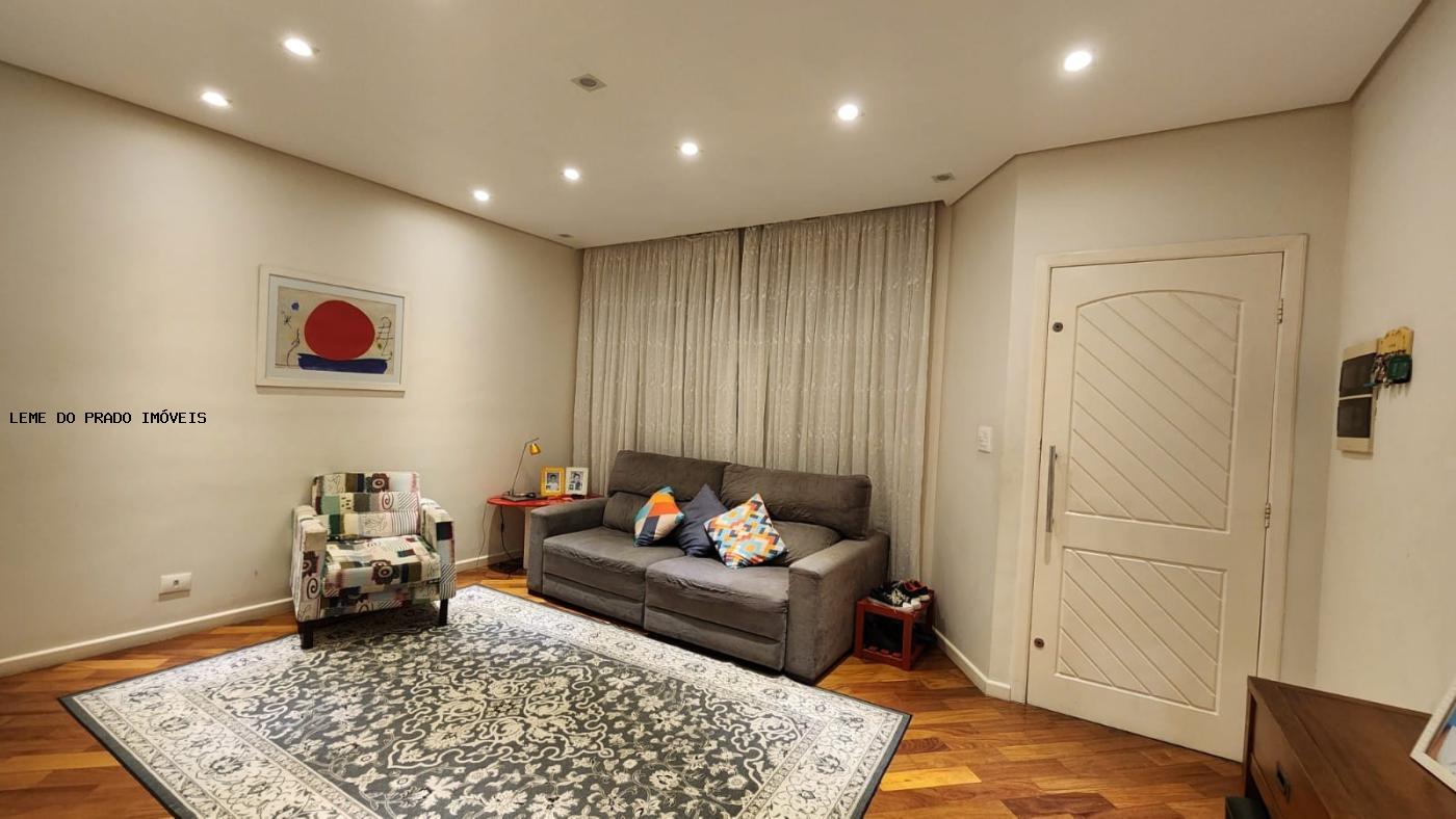 Sobrado à venda com 4 quartos, 181m² - Foto 1