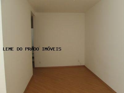 Apartamento à venda com 3 quartos, 71m² - Foto 2