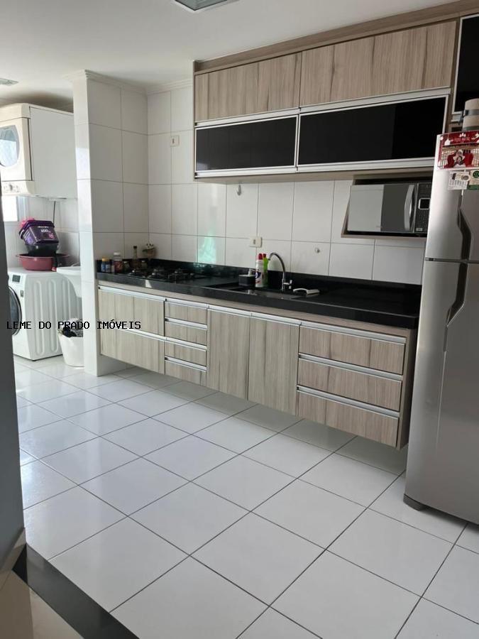 Apartamento à venda com 3 quartos, 95m² - Foto 2