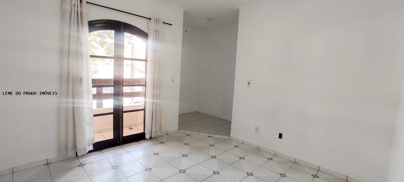 Sobrado à venda com 3 quartos, 180m² - Foto 1