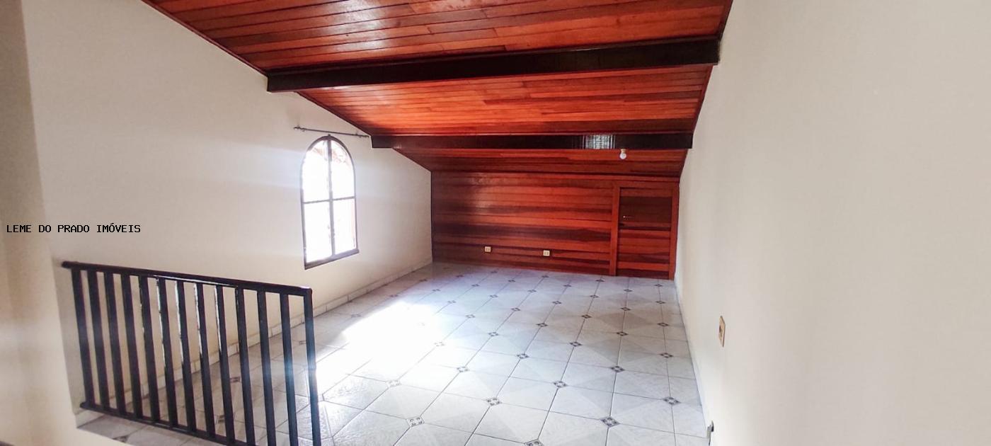 Sobrado à venda com 3 quartos, 180m² - Foto 2