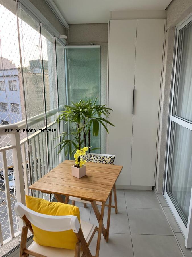 Apartamento à venda com 2 quartos, 70m² - Foto 3