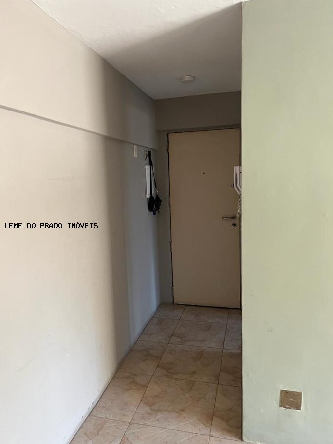 Apartamento à venda com 2 quartos, 68m² - Foto 2