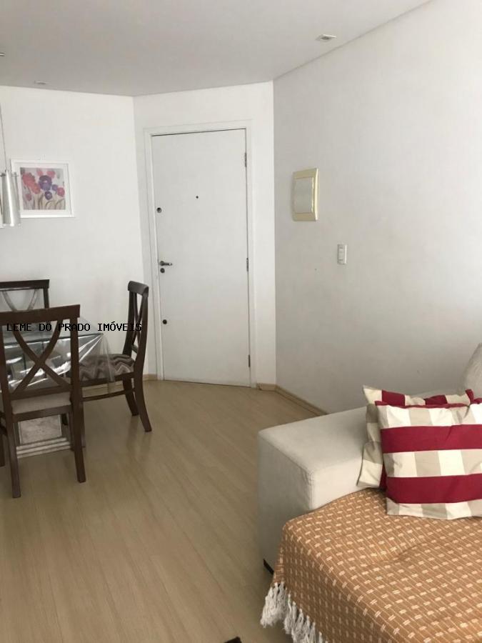 Apartamento à venda com 2 quartos, 75m² - Foto 15