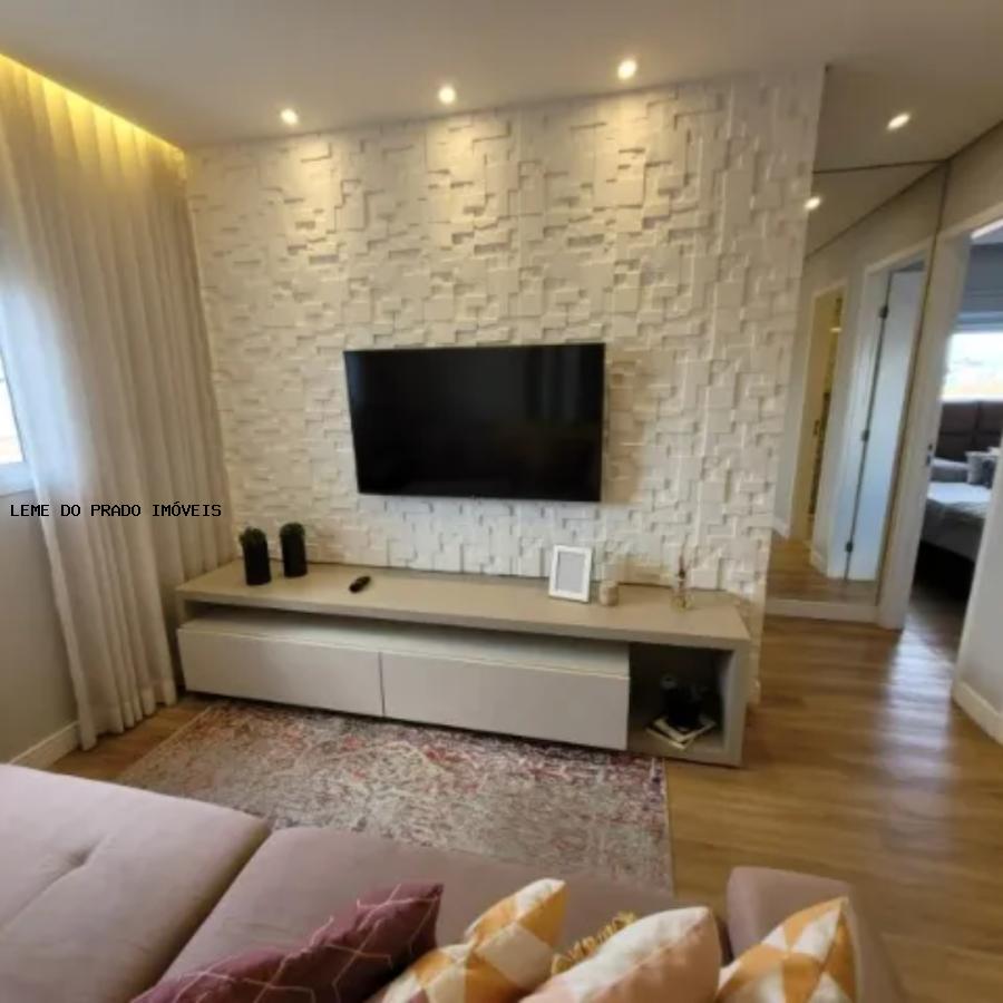 Apartamento à venda com 2 quartos, 75m² - Foto 2