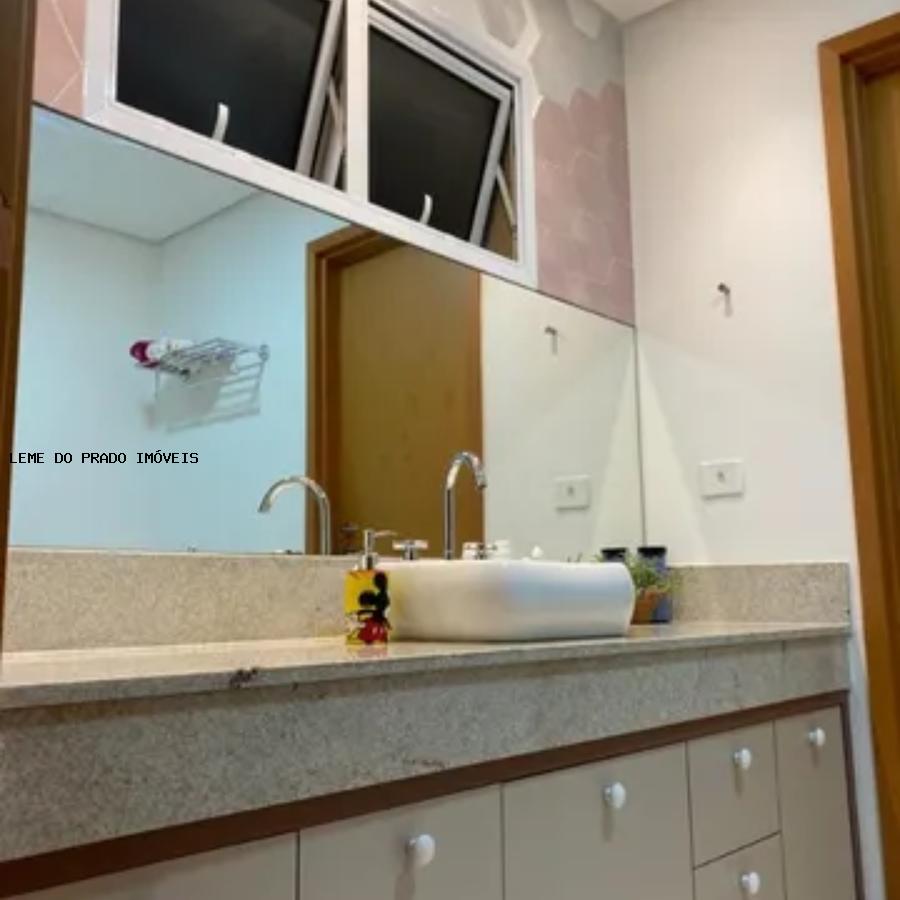 Apartamento à venda com 2 quartos, 80m² - Foto 11