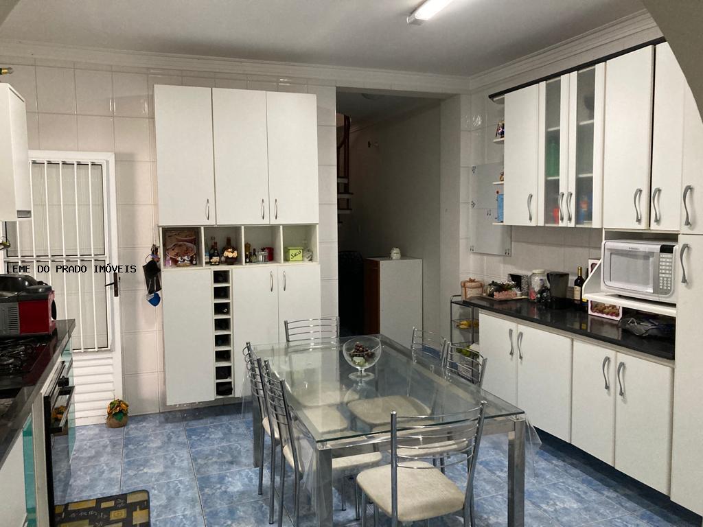 Casa à venda com 3 quartos, 279m² - Foto 2