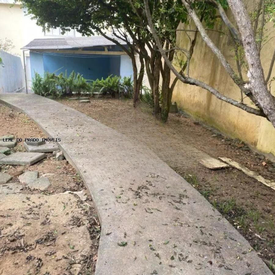 Sobrado à venda com 3 quartos, 261m² - Foto 1