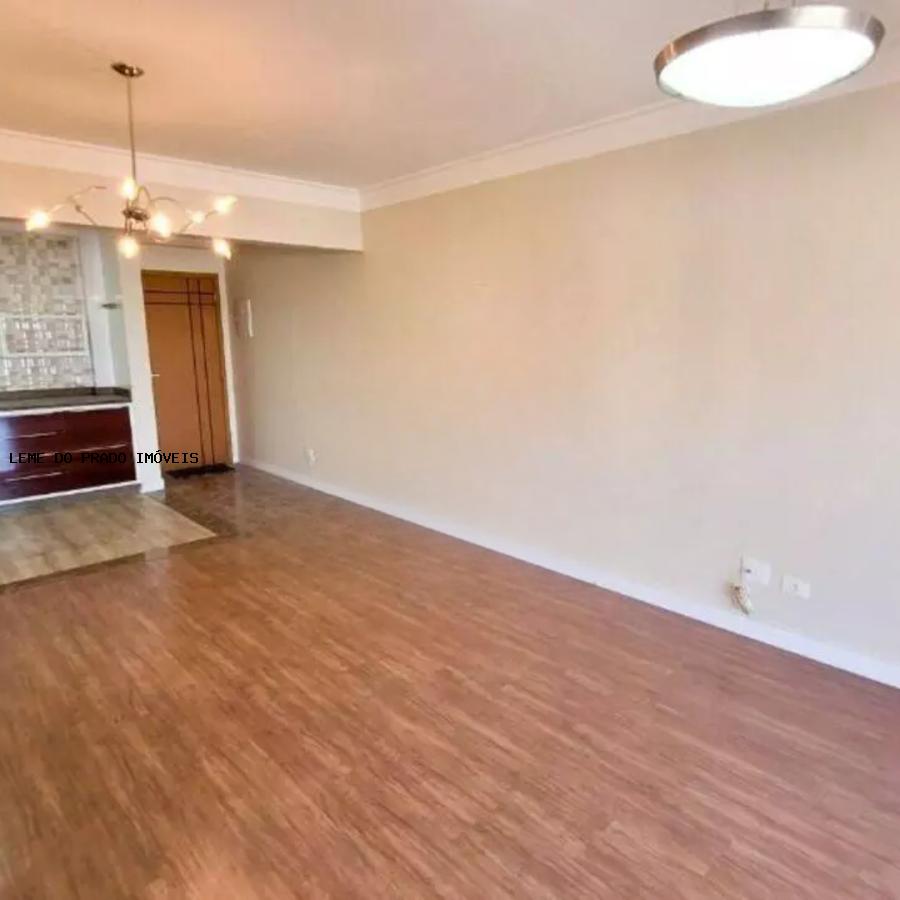 Apartamento à venda com 3 quartos, 101m² - Foto 2