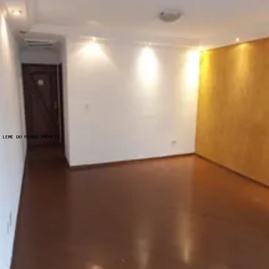 Apartamento à venda com 3 quartos, 69m² - Foto 2