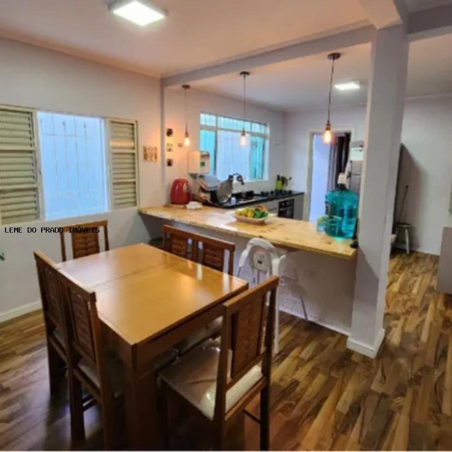 Casa à venda com 3 quartos, 110m² - Foto 1