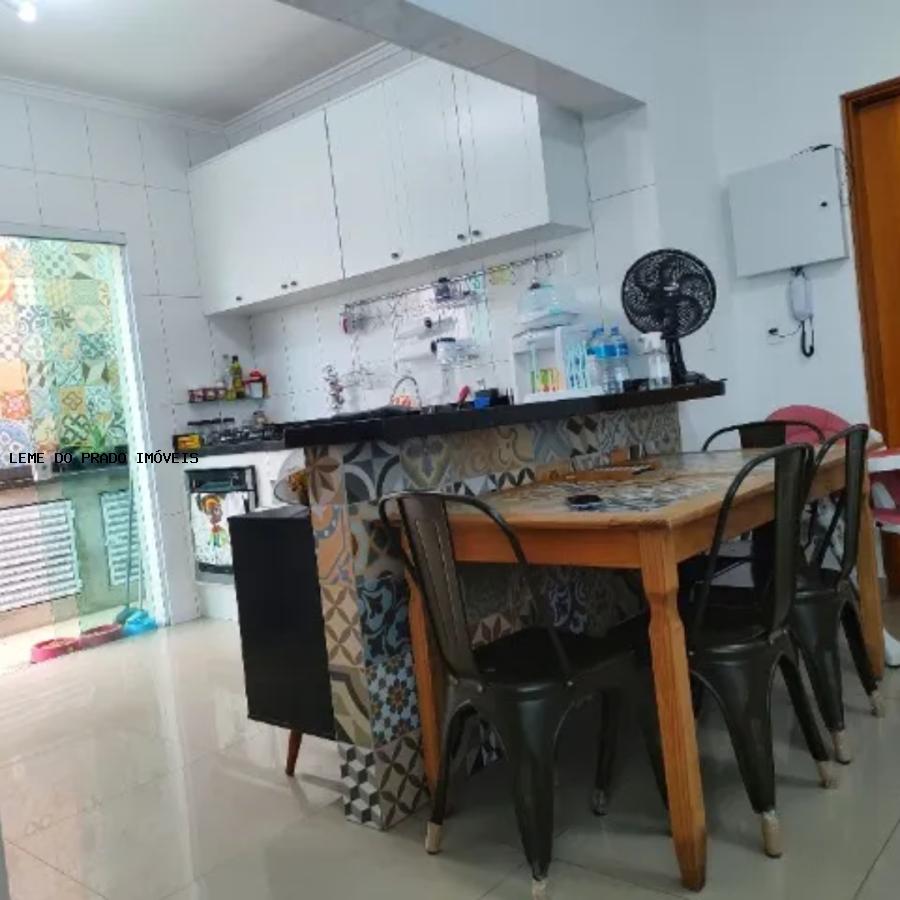 Sobrado à venda com 3 quartos, 120m² - Foto 1