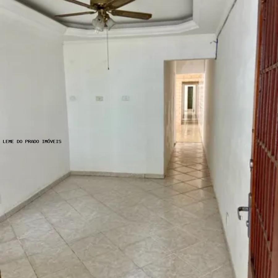 Casa à venda com 4 quartos, 204m² - Foto 2