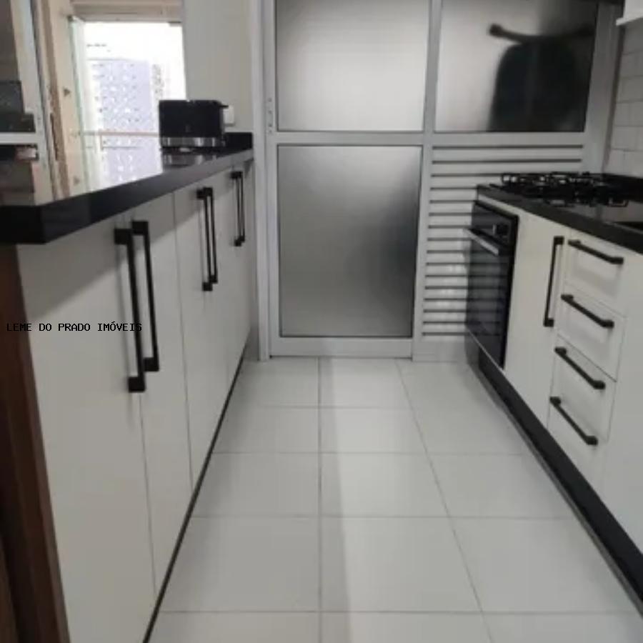 Apartamento à venda com 2 quartos, 72m² - Foto 4