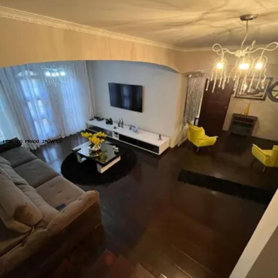 Sobrado à venda com 3 quartos, 243m² - Foto 1