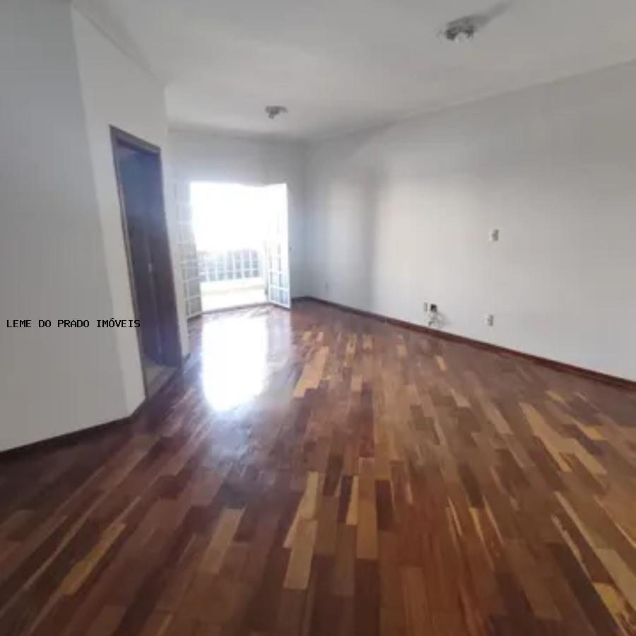 Sobrado para alugar com 3 quartos, 297m² - Foto 1