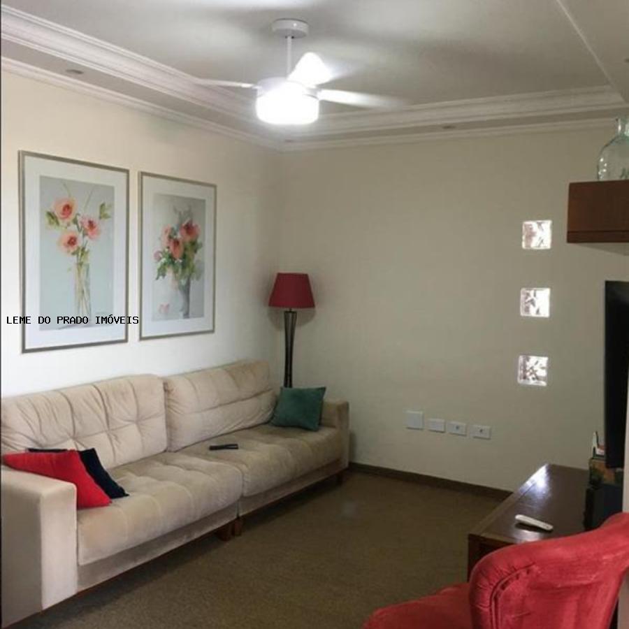 Apartamento à venda com 3 quartos, 70m² - Foto 2