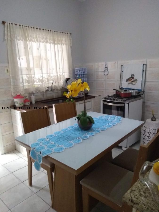 Casa à venda com 3 quartos, 120m² - Foto 1