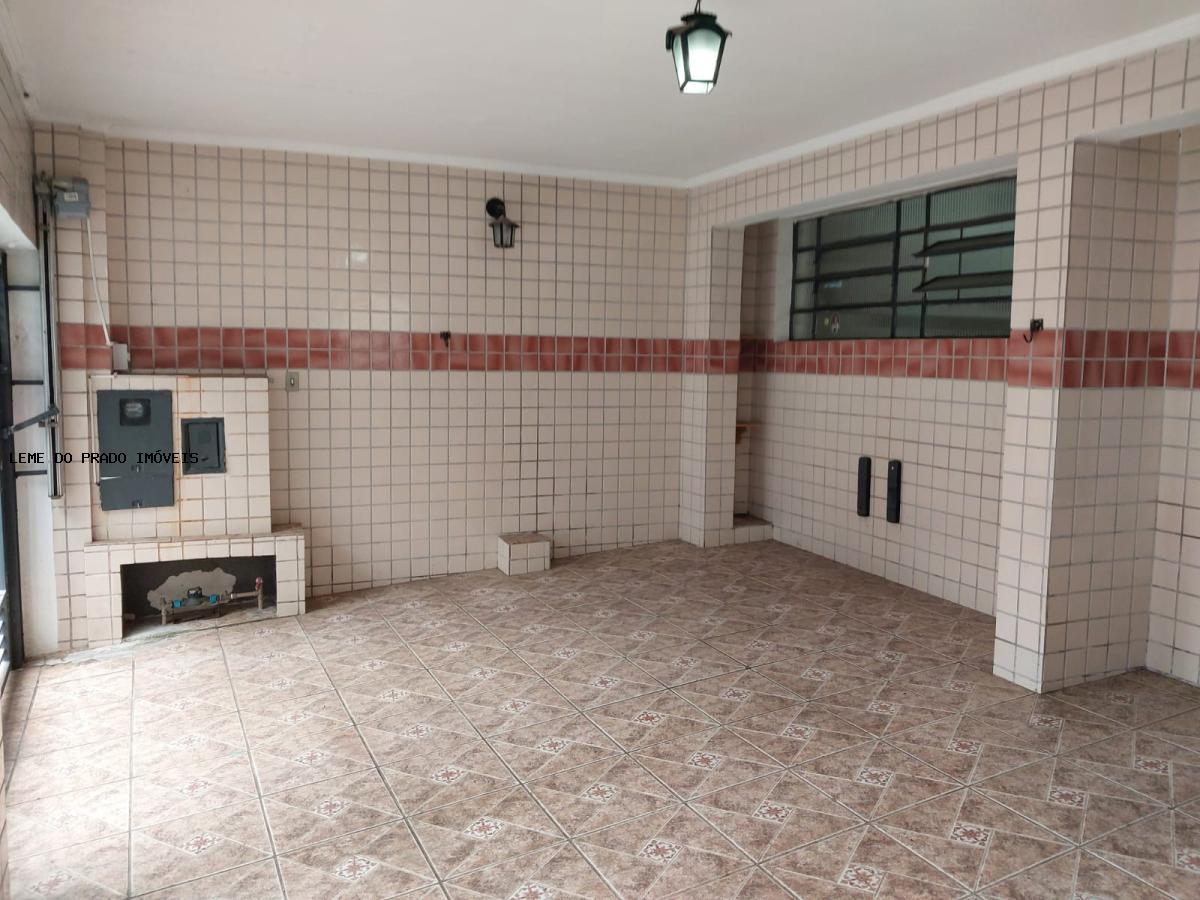 Sobrado à venda com 2 quartos, 212m² - Foto 4