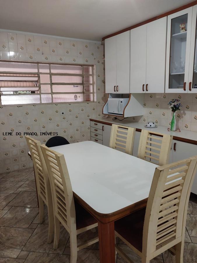 Sobrado à venda com 2 quartos, 212m² - Foto 11