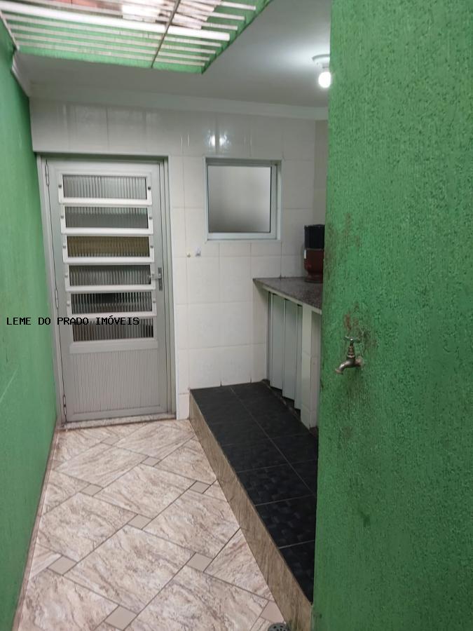 Sobrado à venda com 2 quartos, 212m² - Foto 14