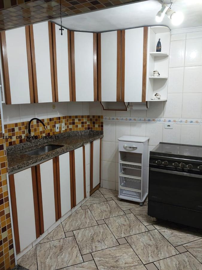 Sobrado à venda com 2 quartos, 212m² - Foto 17