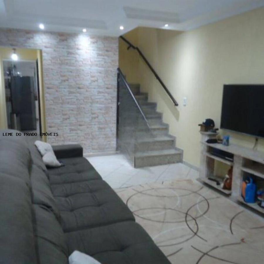 Sobrado à venda com 2 quartos, 196m² - Foto 1