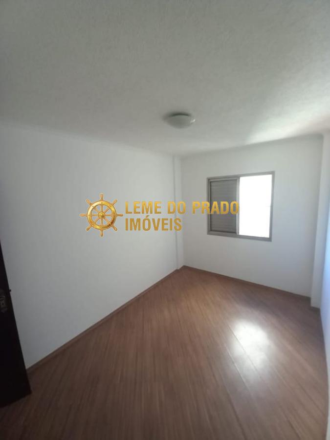 Apartamento à venda com 2 quartos, 70m² - Foto 3