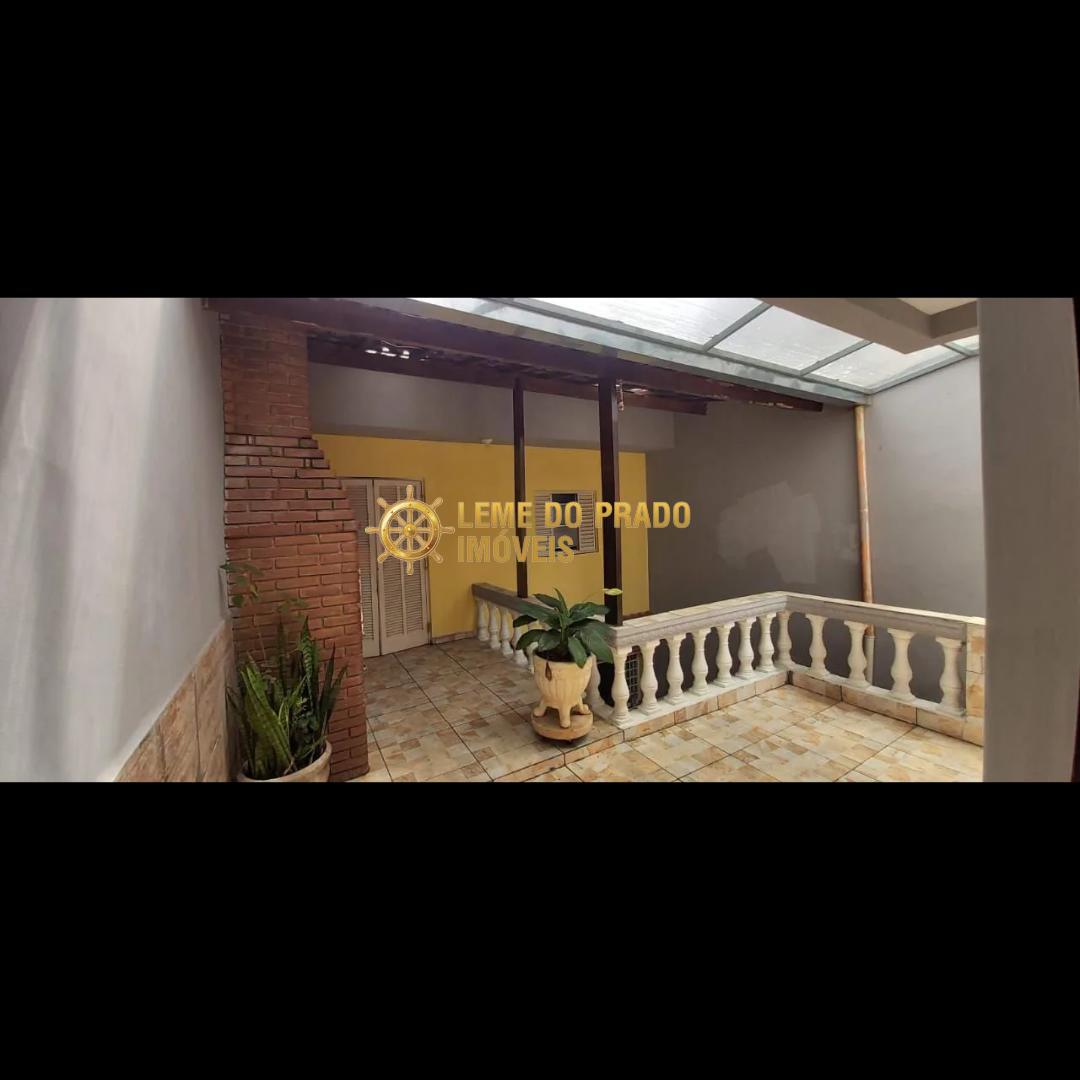 Casa para alugar com 4 quartos, 200m² - Foto 1