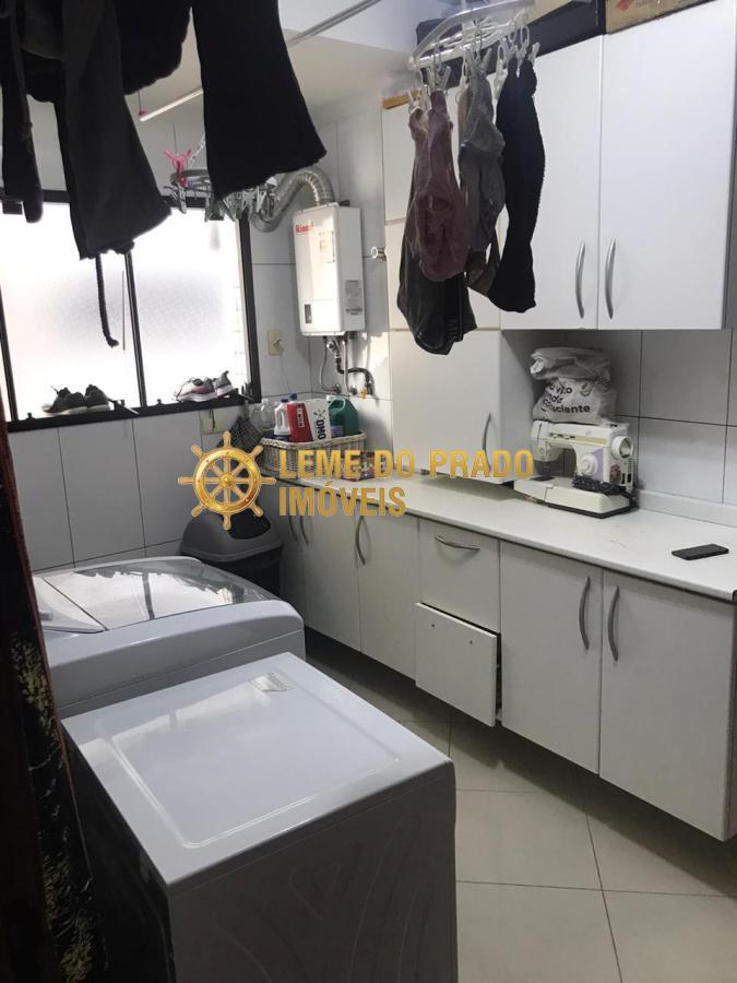 Apartamento à venda com 4 quartos, 210m² - Foto 2