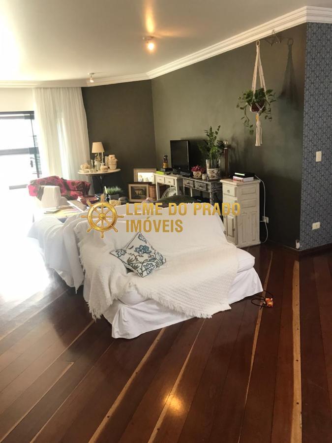 Apartamento à venda com 4 quartos, 210m² - Foto 1