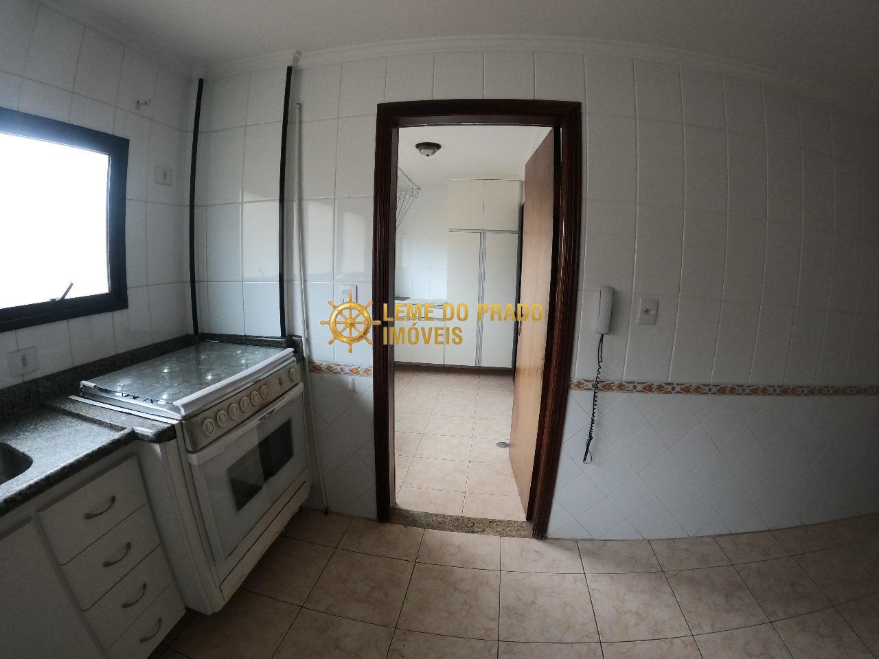 Apartamento para alugar com 3 quartos, 130m² - Foto 13