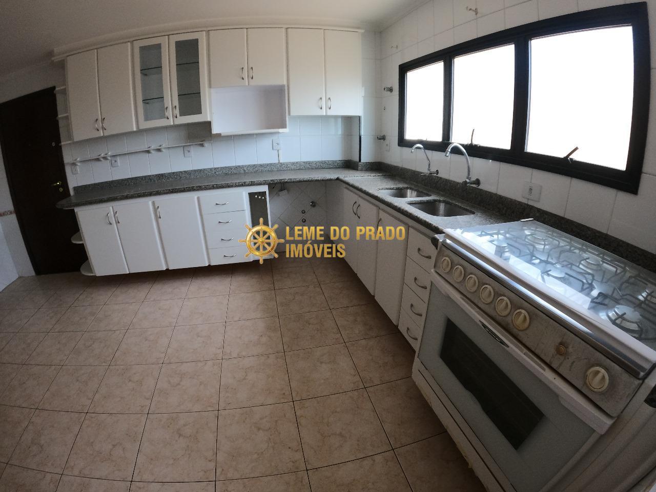 Apartamento para alugar com 3 quartos, 130m² - Foto 12