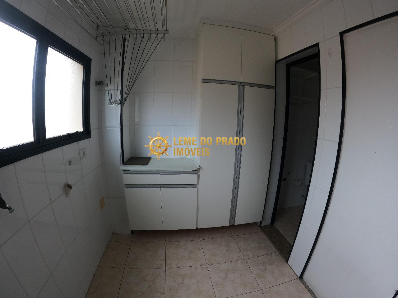 Apartamento para alugar com 3 quartos, 130m² - Foto 11