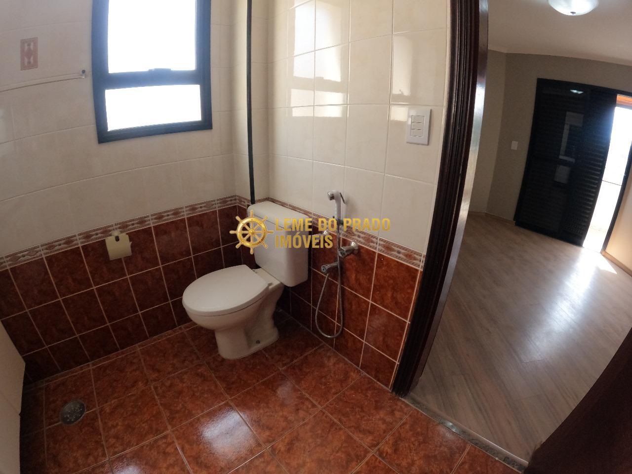 Apartamento para alugar com 3 quartos, 130m² - Foto 15