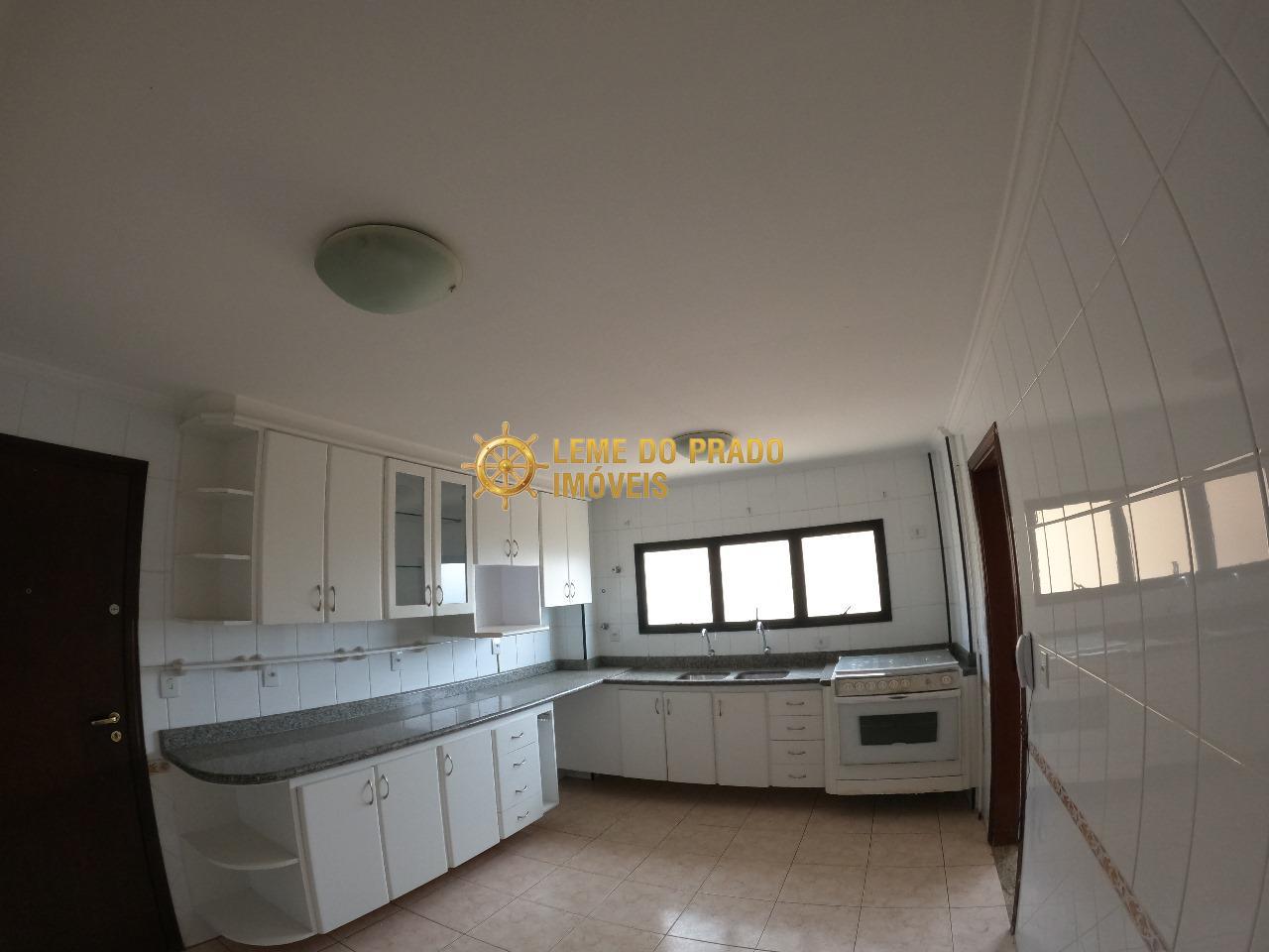 Apartamento para alugar com 3 quartos, 130m² - Foto 32