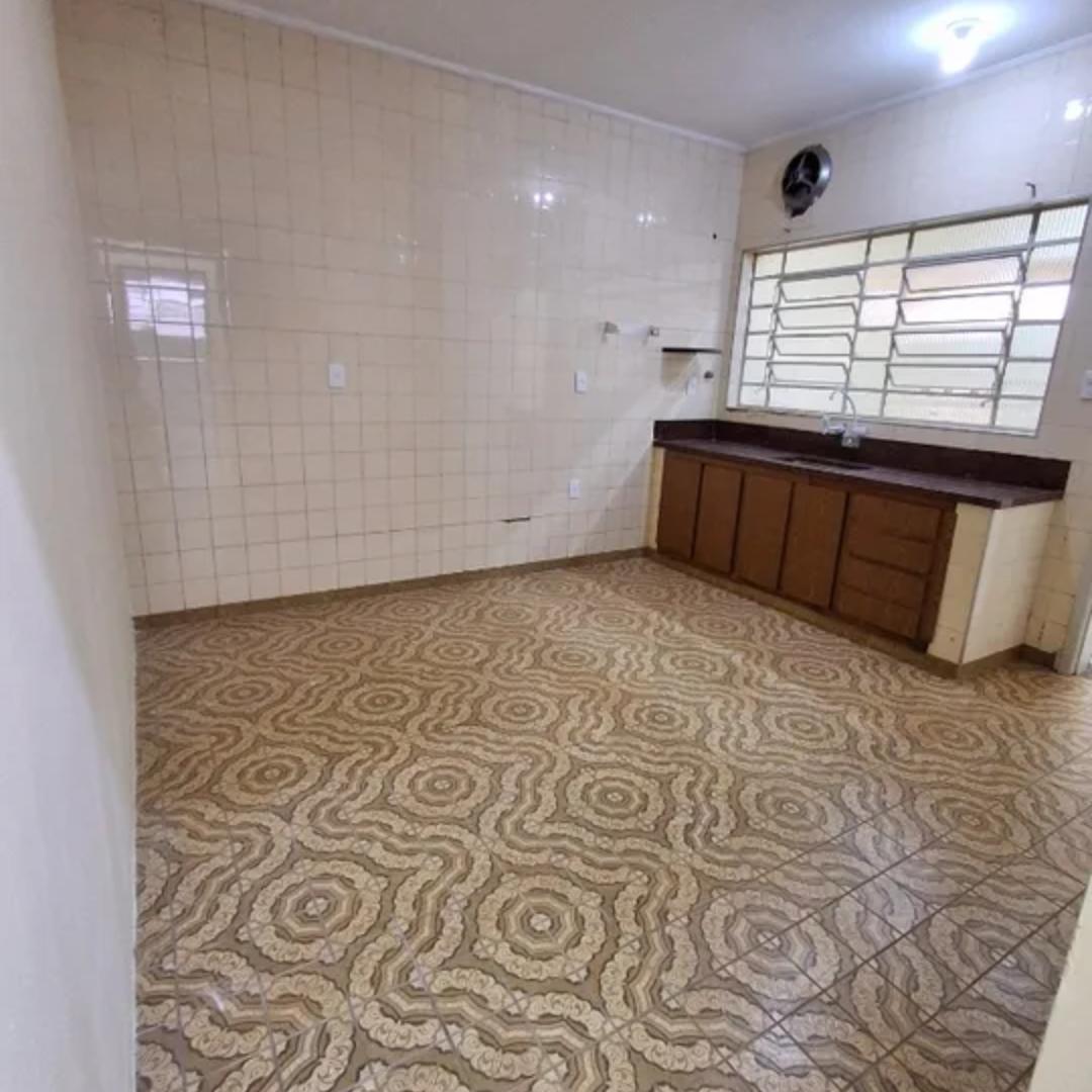 Casa para alugar com 2 quartos, 50m² - Foto 4