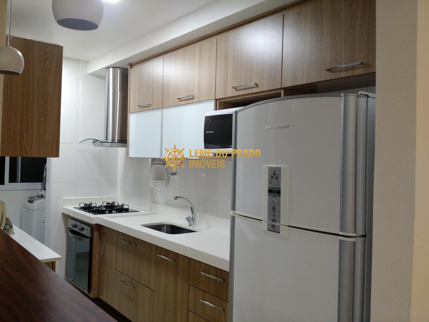 Apartamento à venda com 2 quartos, 65m² - Foto 2