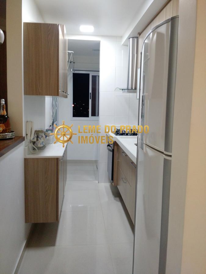 Apartamento à venda com 2 quartos, 65m² - Foto 3